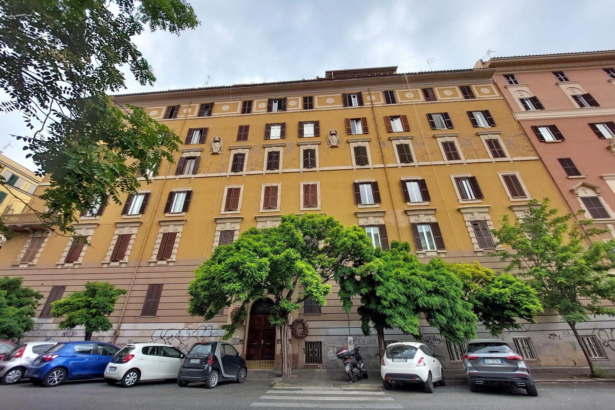 Prestigious Re Di Roma Apartment — Photos 1